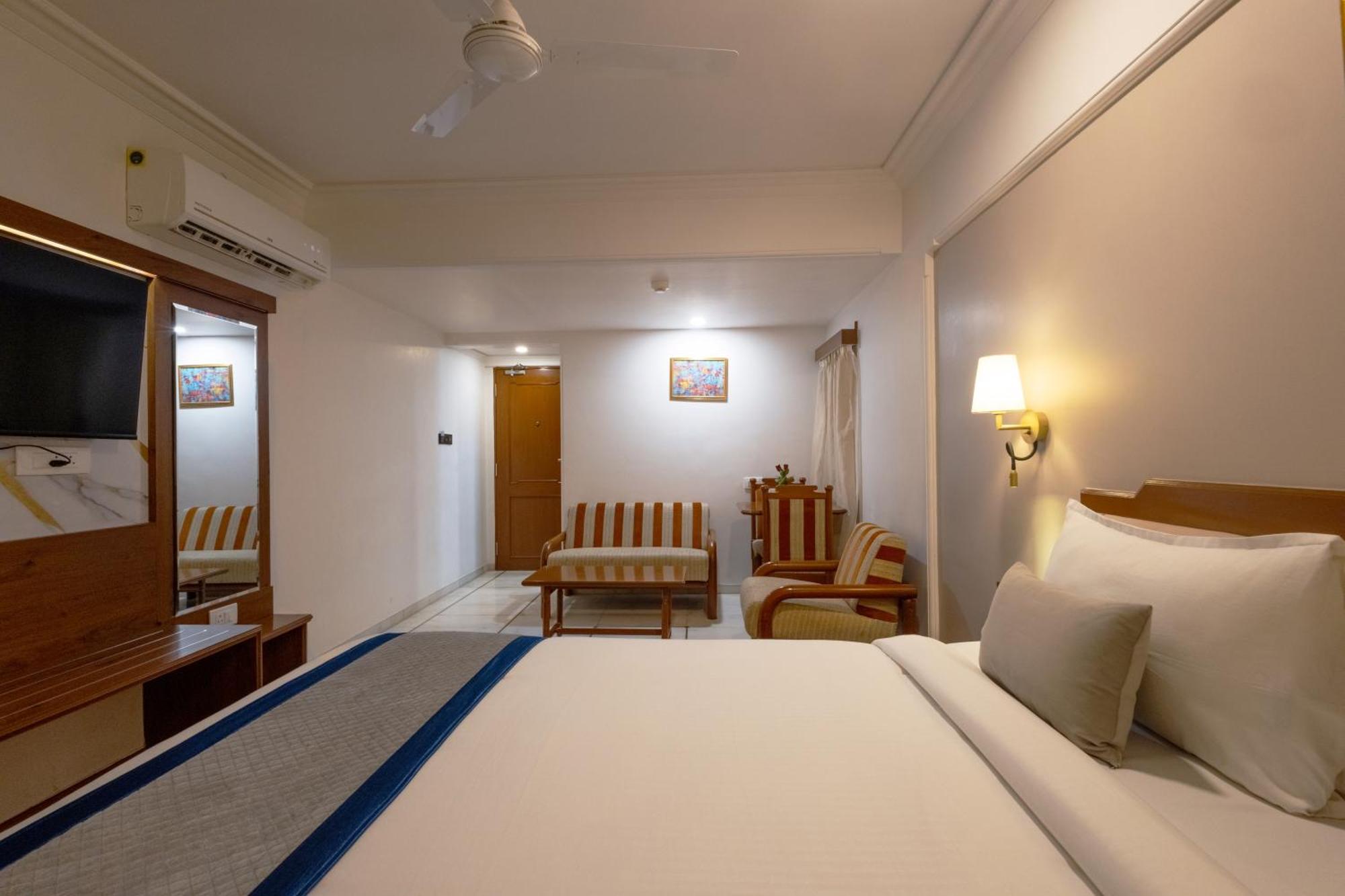 Alba Premier, Vadodara Exterior foto